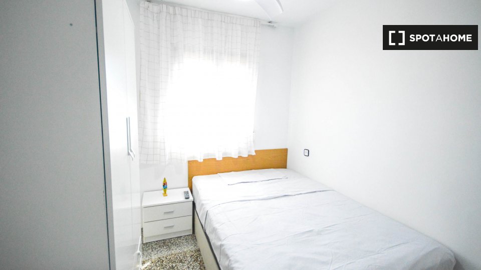 Apartment Valencia, 4 beds, 90m² — photo 3