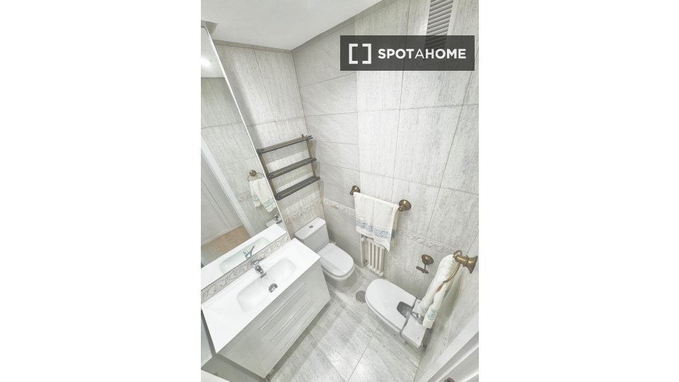 Habitación en piso compartido en alquiler en Valverde, Madrid
