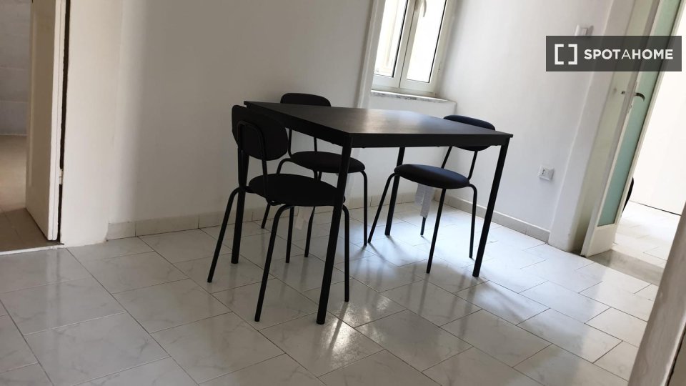Double room Naples, 3 beds — photo 4