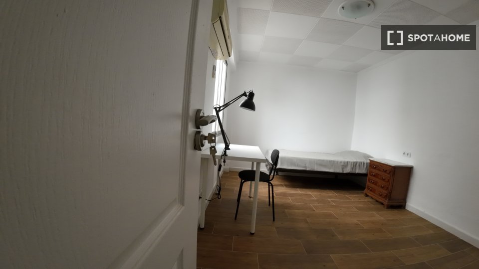 Double room Valencia, 4 beds, 90m² — photo 19