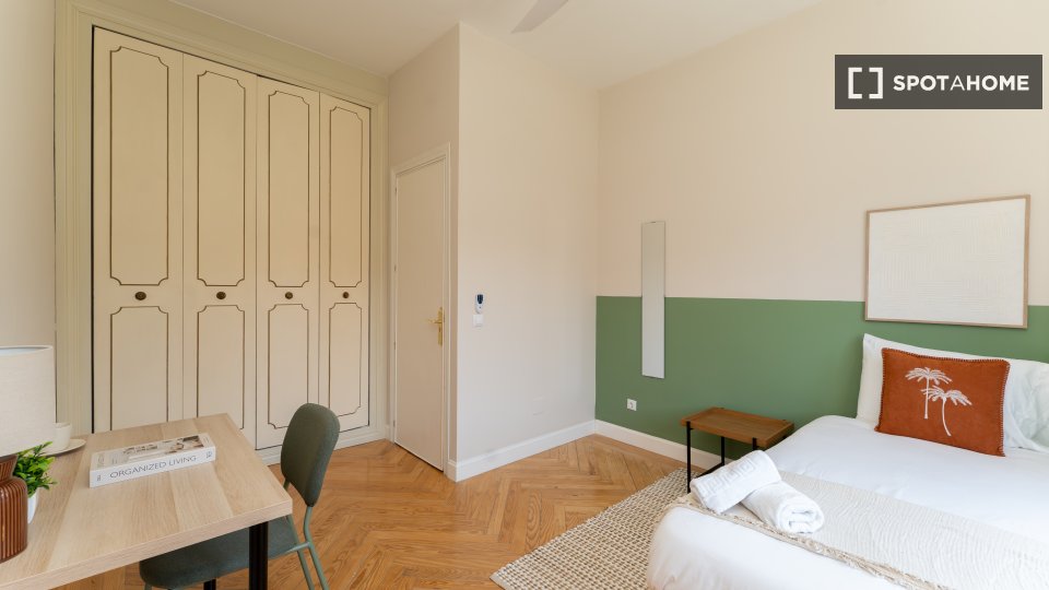 Double room Madrid, 5 beds — photo 16