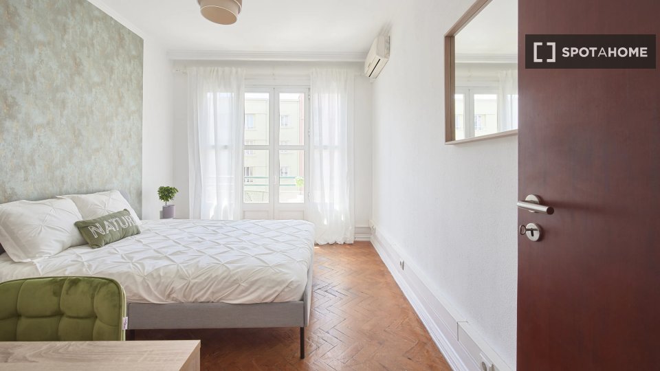 Double room Lisbon, 8 beds — photo 1