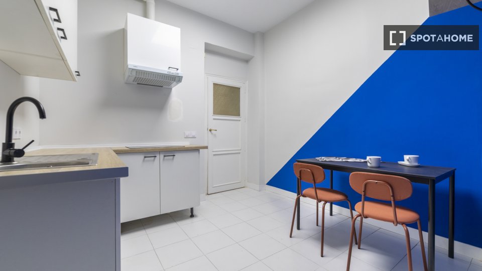 Double room Madrid, 10 beds, 162m² — photo 13