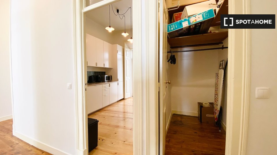 Apartment Lisbon, 2 beds, 75m² — photo 8