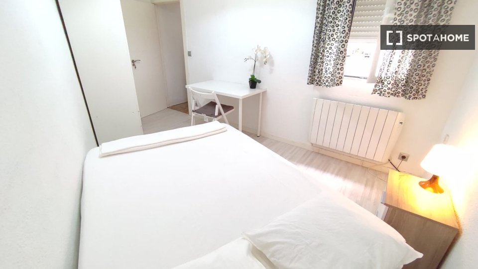 Double room Madrid, 4 beds — photo 16
