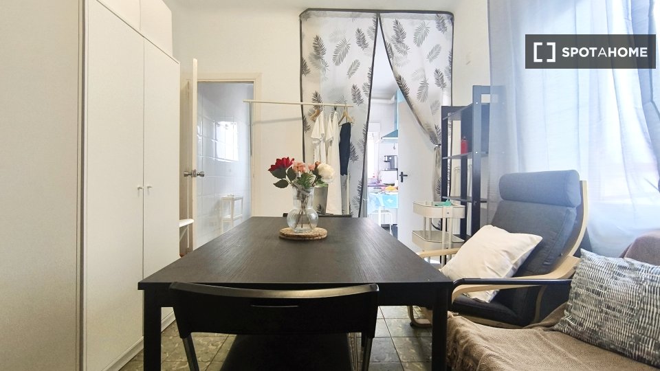 Double room Madrid, 3 beds, 70m² — photo 32