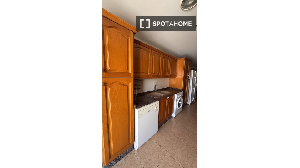 Double room Valencia, 5 beds, 240m² — photo 1