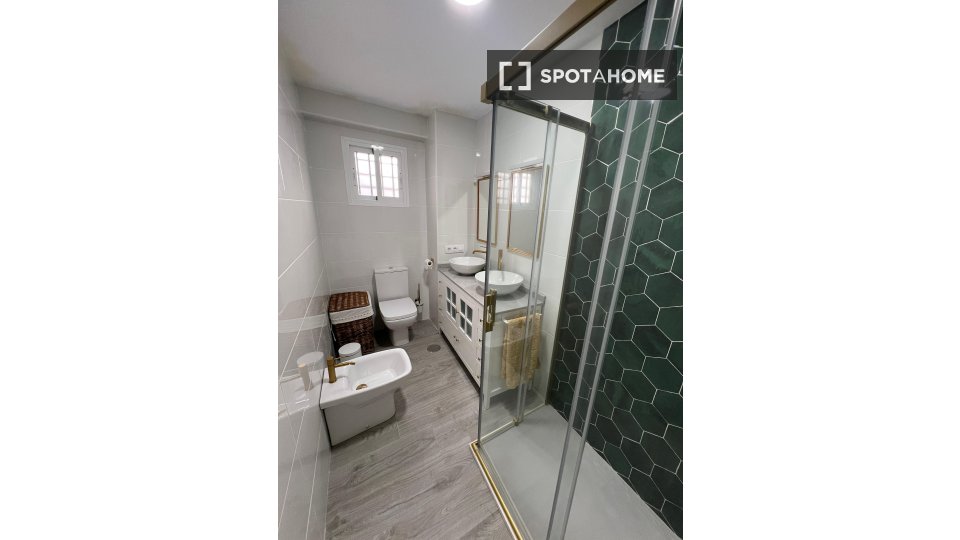 Apartment Seville, 3 beds, 56m² — photo 11