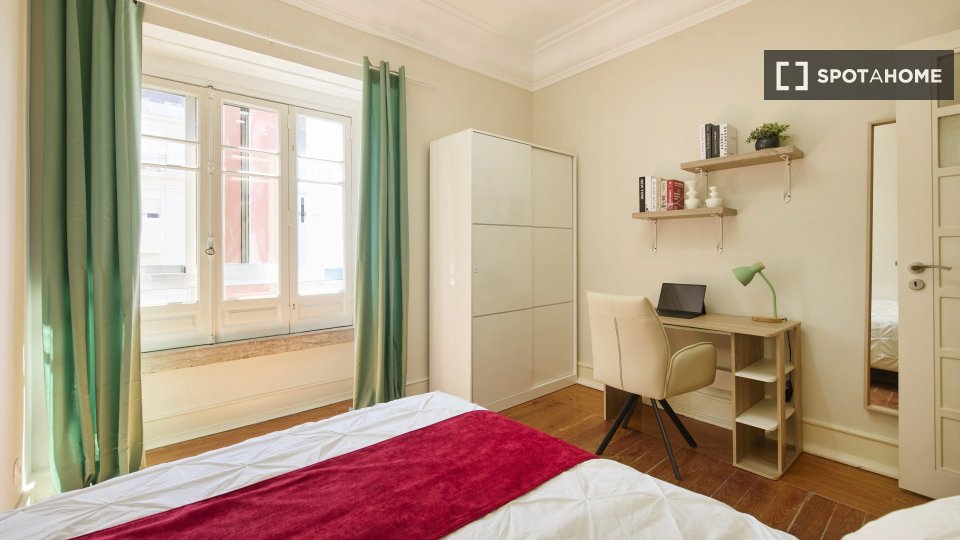 Double room Lisbon, 6 beds — photo 14