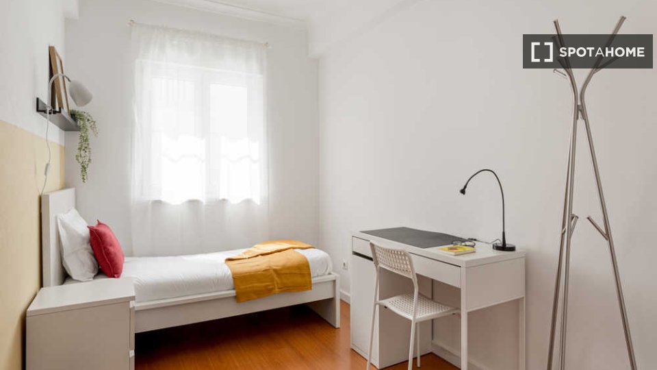 Double room Lisbon, 5 beds — photo 28