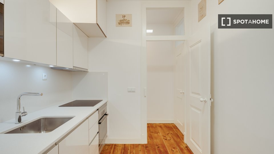 Apartment Lisbon, 2 beds, 75m² — photo 14
