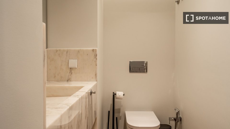 Apartment Lisbon, 2 beds, 82m² — photo 5