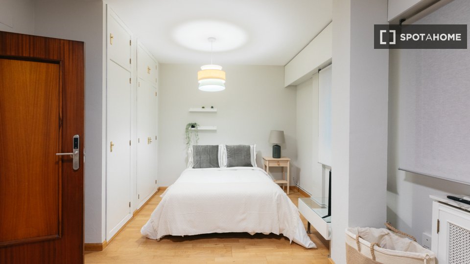 Double room Valencia, 6 beds, 180m² — photo 3