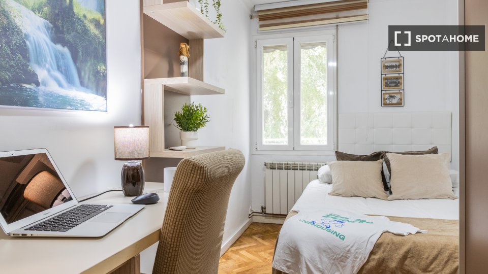 Double room Madrid, 5 beds — photo 5