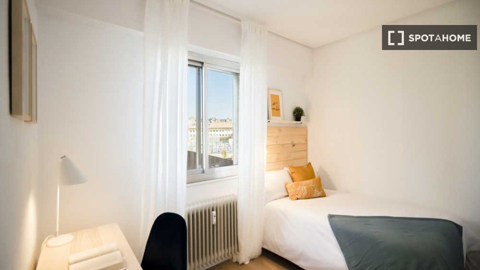Double room Madrid, 16 beds — photo 41