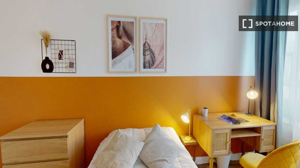 Camera in affitto in un appartamento con 5 camere da letto, Alleray-Procession - a Parigi