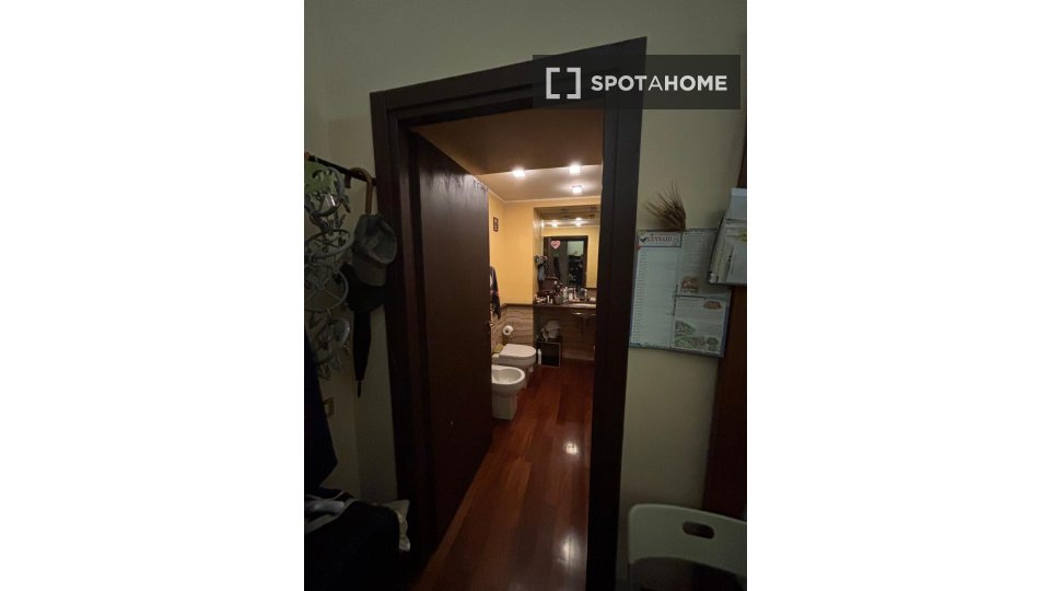 Double room Rome, 3 beds — photo 19