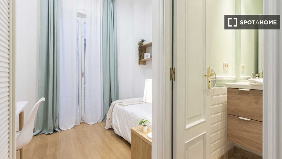 Double room Madrid, 41 beds — photo 52