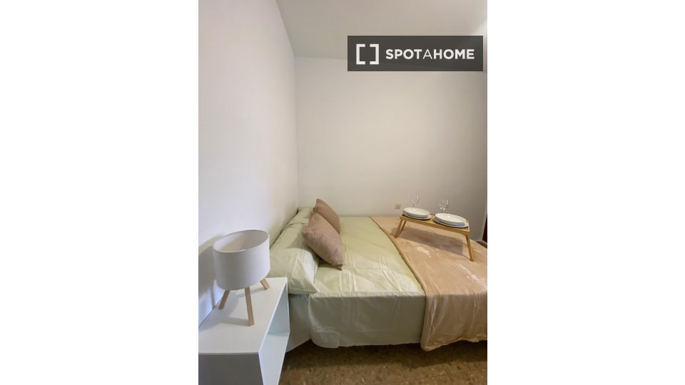 Double room Valencia, 5 beds, 150m² — photo 11