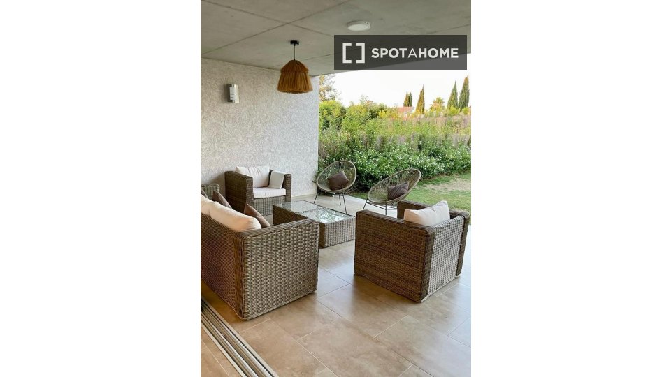 Apartment Huelva, 4 beds, 250m² — photo 3