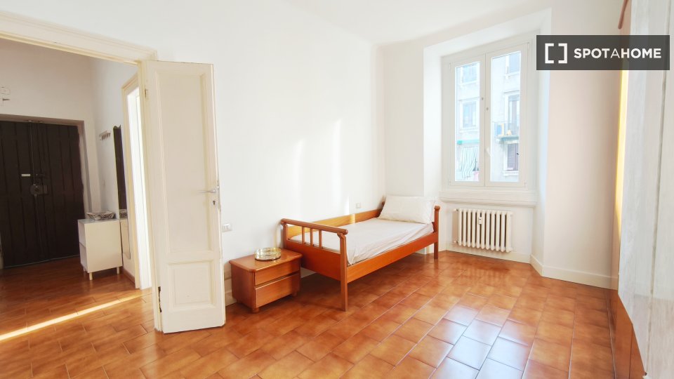 Double room Milan, 3 beds, 75m² — photo 15