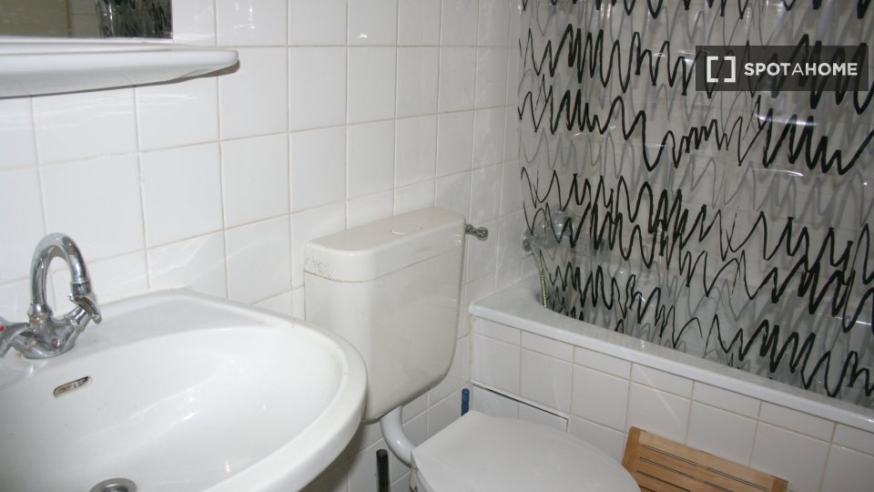 Double room Berlin, 4 beds, 81m² — photo 11
