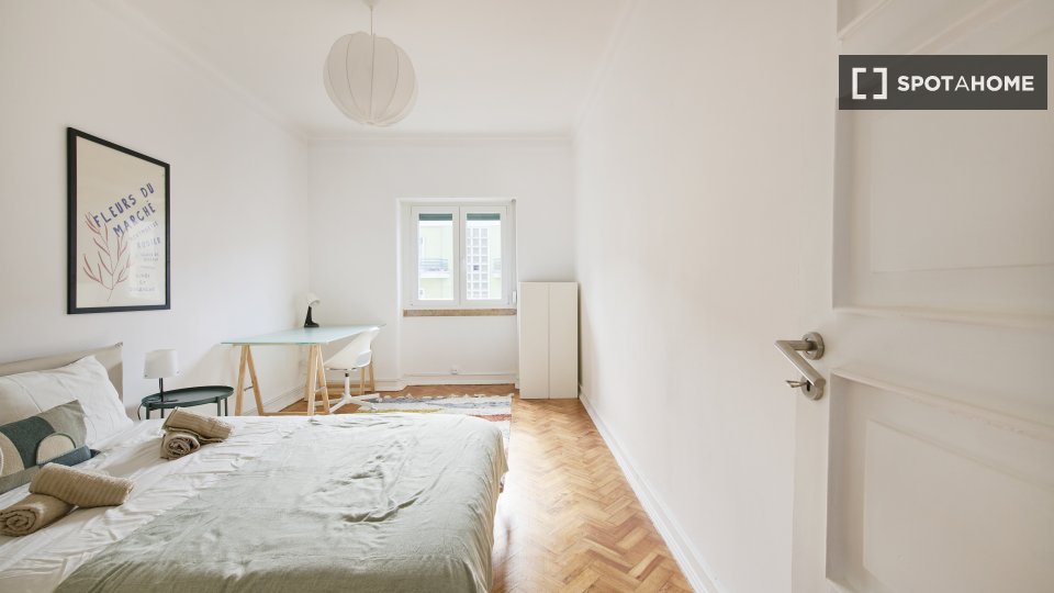 Double room Lisbon, 6 beds — photo 12