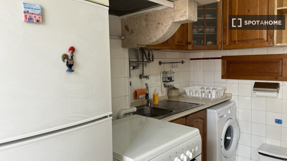 Apartment Lisbon, 1 bed, 77m² — photo 1