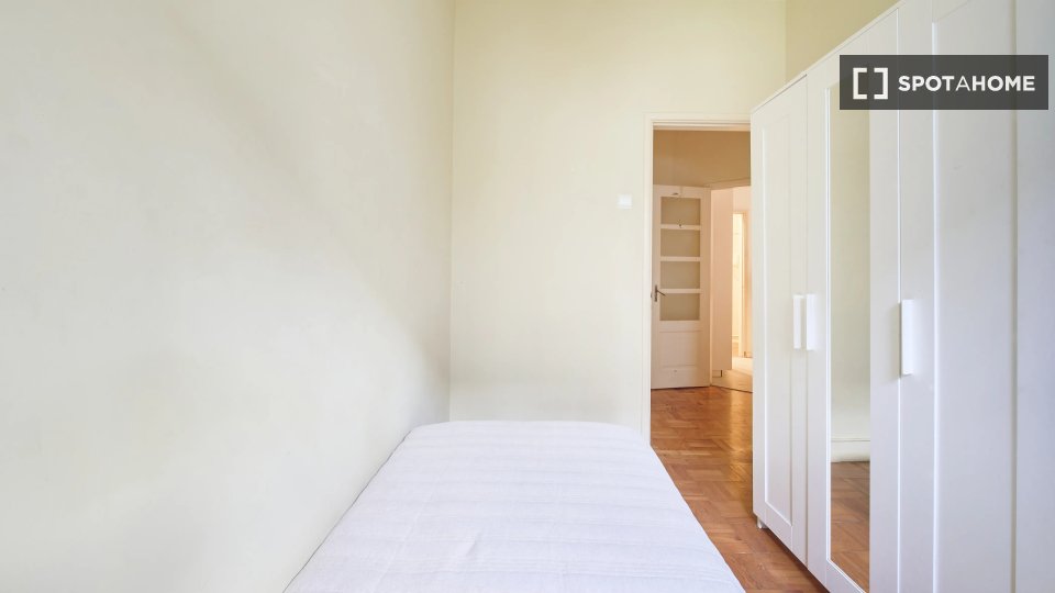 Double room Lisbon, 6 beds — photo 8