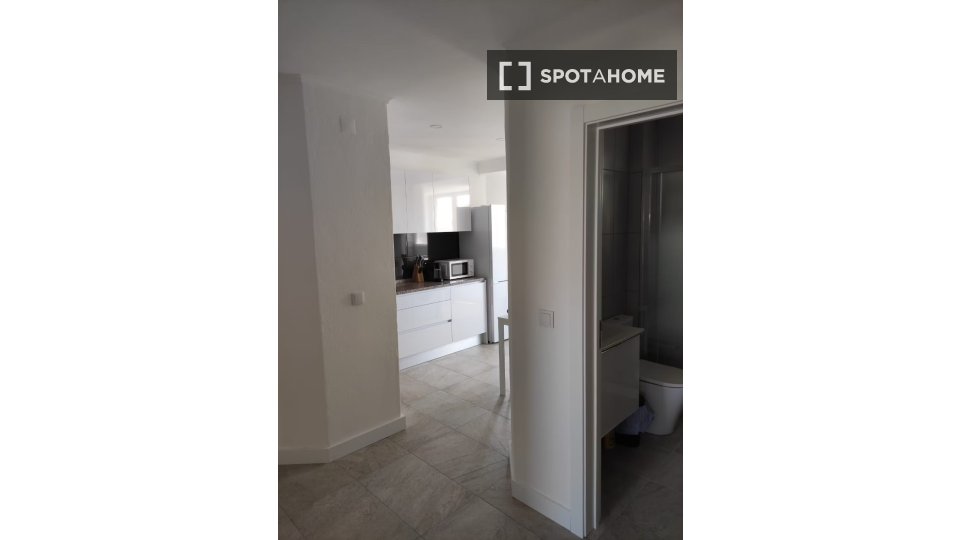 Double room Lisbon, 4 beds — photo 11