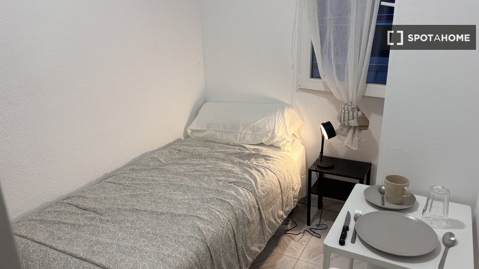 Double room Madrid, 5 beds, 20m² — photo 19