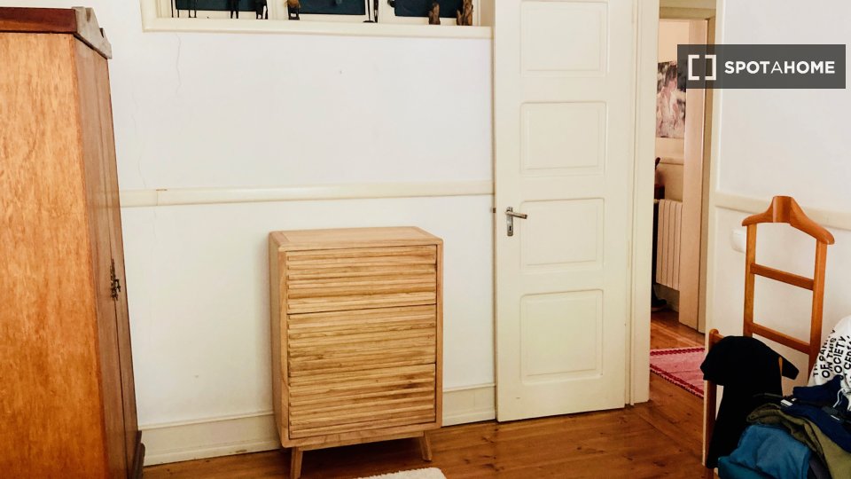 Double room Lisbon, 2 beds, 70m² — photo 11