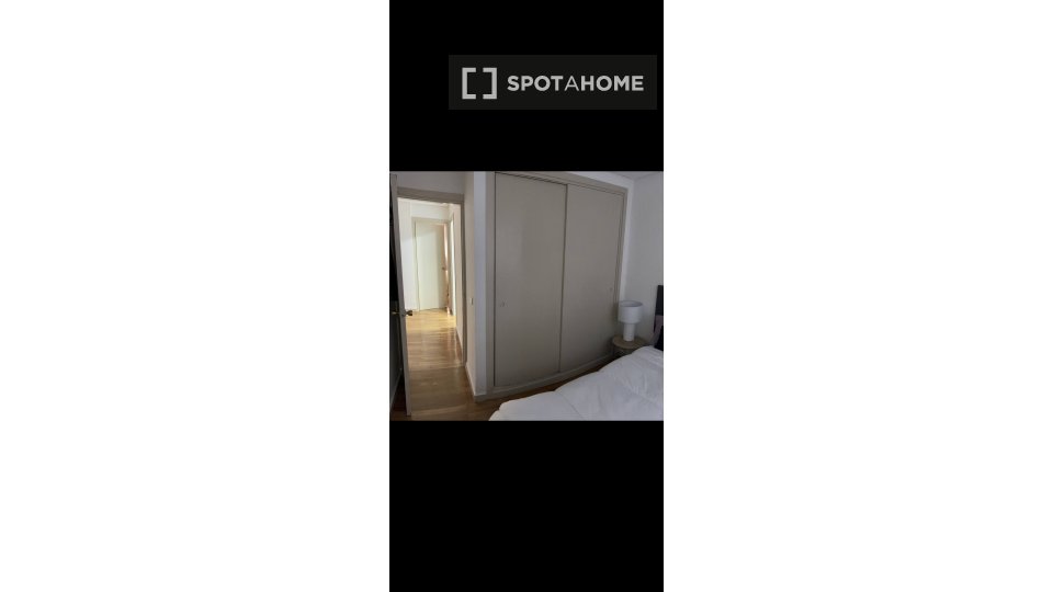 Double room Madrid, 1 bed, 85m² — photo 11