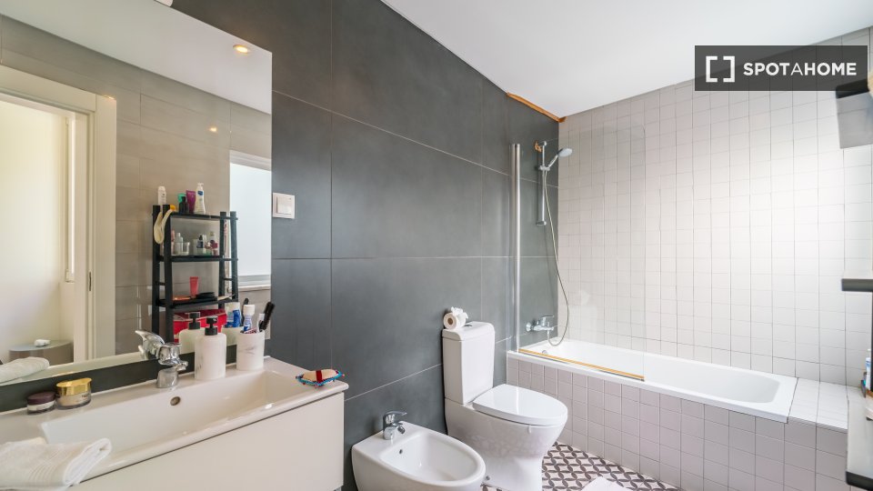 Apartment Lisbon, 3 beds, 154m² — photo 19
