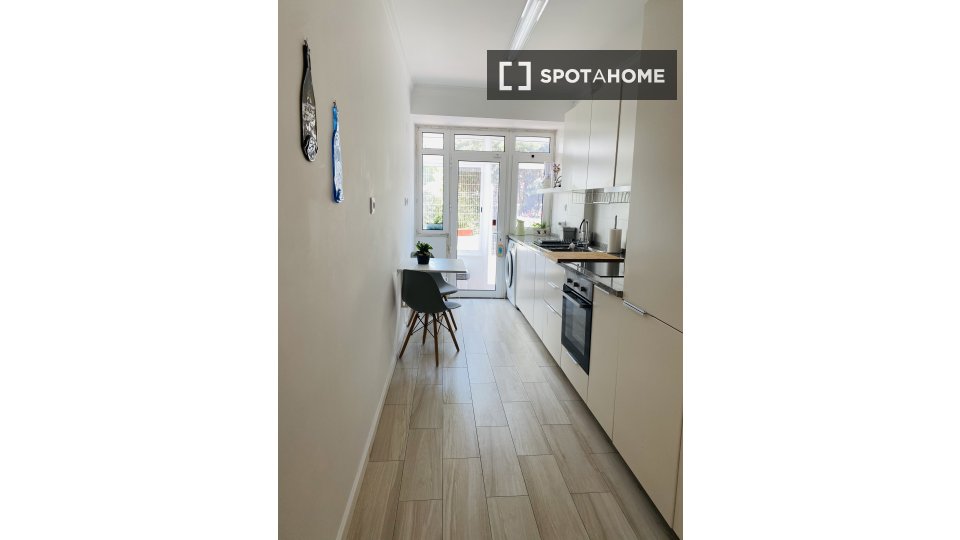 Apartment Lisbon, 2 beds, 70m² — photo 19