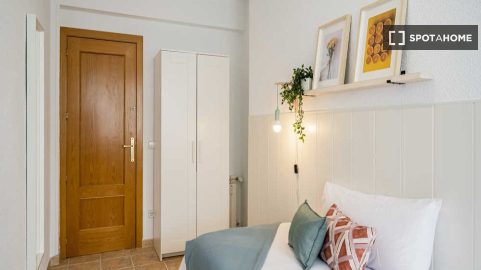 Double room Madrid, 25 beds — photo 52
