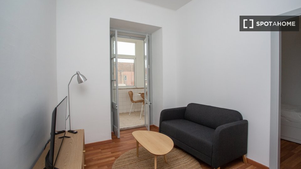 Double room Lisbon, 5 beds — photo 15