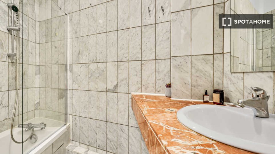 Double room Paris, 9 beds, 180m² — photo 8