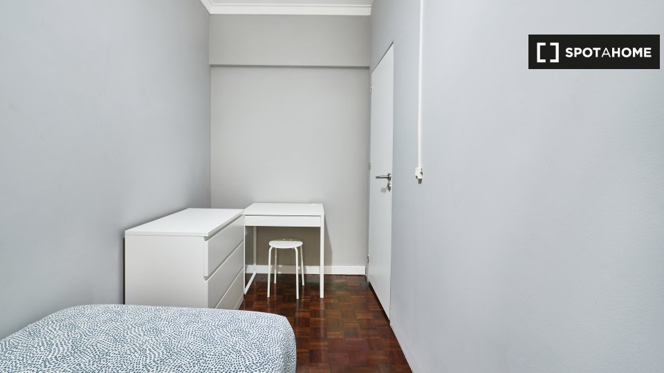 Double room Lisbon, 6 beds — photo 4