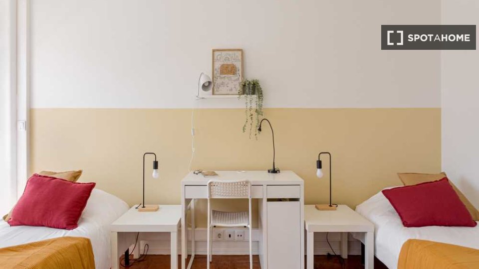 Double room Lisbon, 5 beds — photo 9