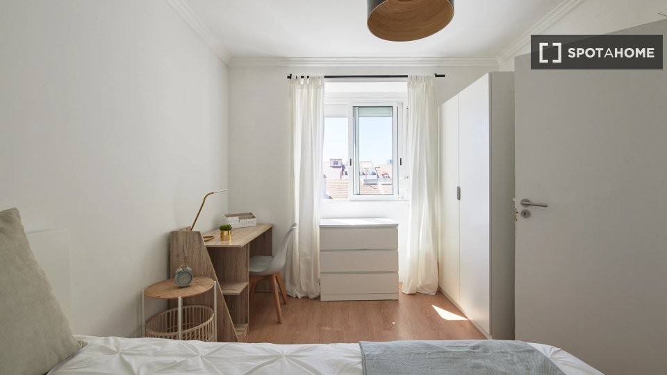 Double room Lisbon, 4 beds — photo 13