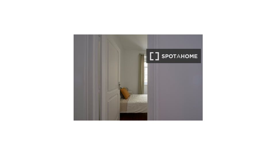 Double room Lisbon, 6 beds — photo 15