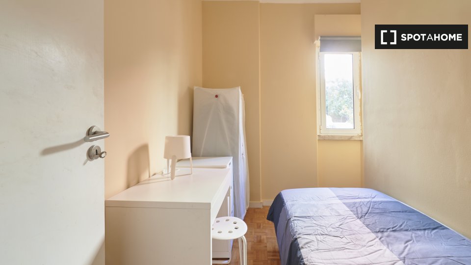 Double room Lisbon, 6 beds — photo 8