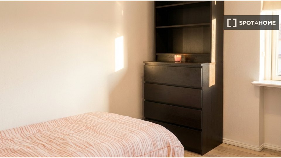 Double room Berlin, 6 beds, 132m² — photo 8