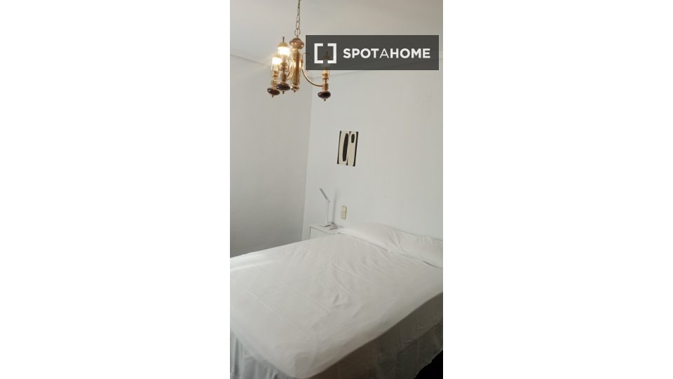 Double room Valencia, 5 beds, 110m² — photo 2