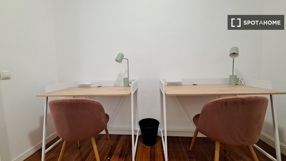 Double room Madrid, 14 beds, 200m² — photo 15
