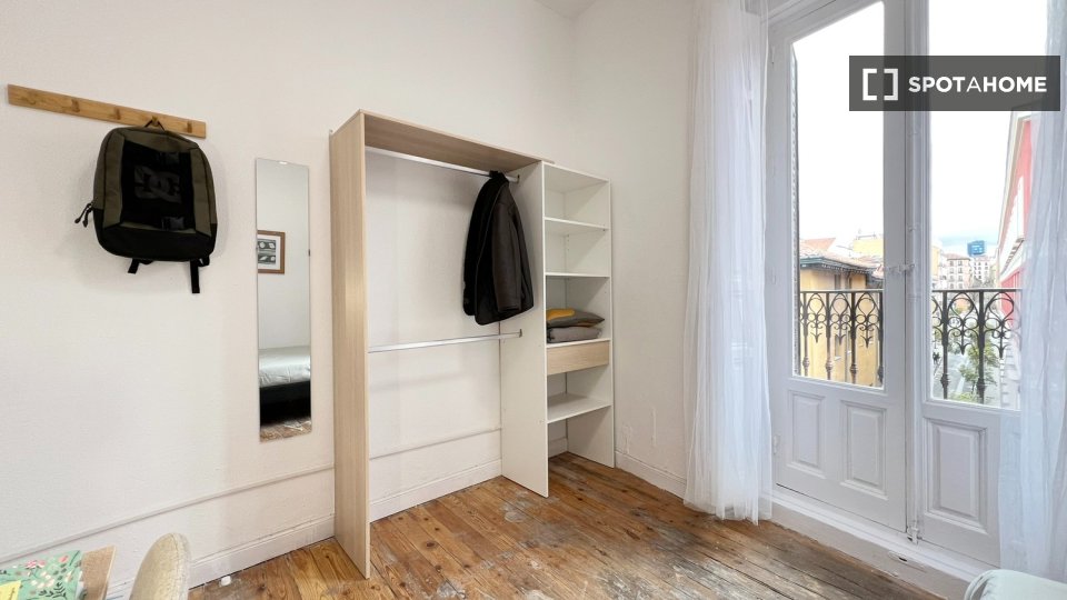 Habitación en piso compartido en alquiler en Universidad, Madrid