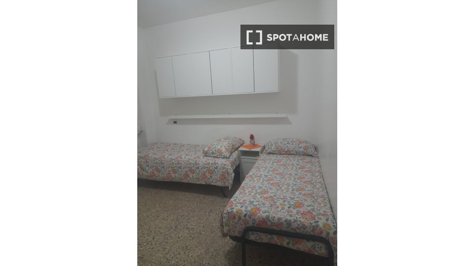 Double room Rome, 3 beds — photo 18