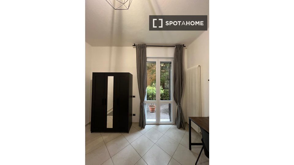 Double room Bologna, 2 beds — photo 17