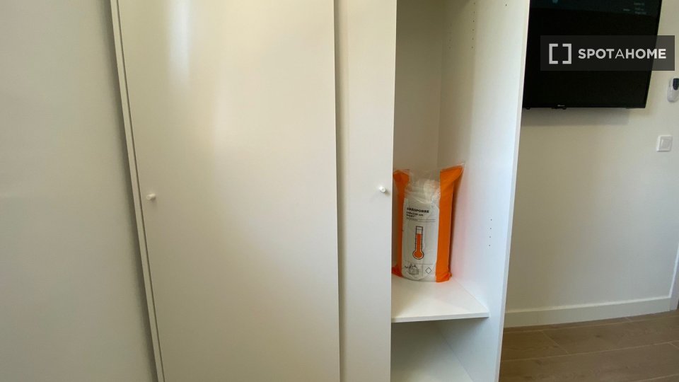 Double room Madrid, 4 beds — photo 15
